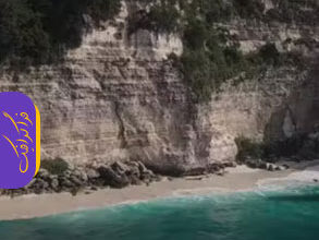دانلود ویدیو فوتیج صخره و اقیانوس - نمای هوایی